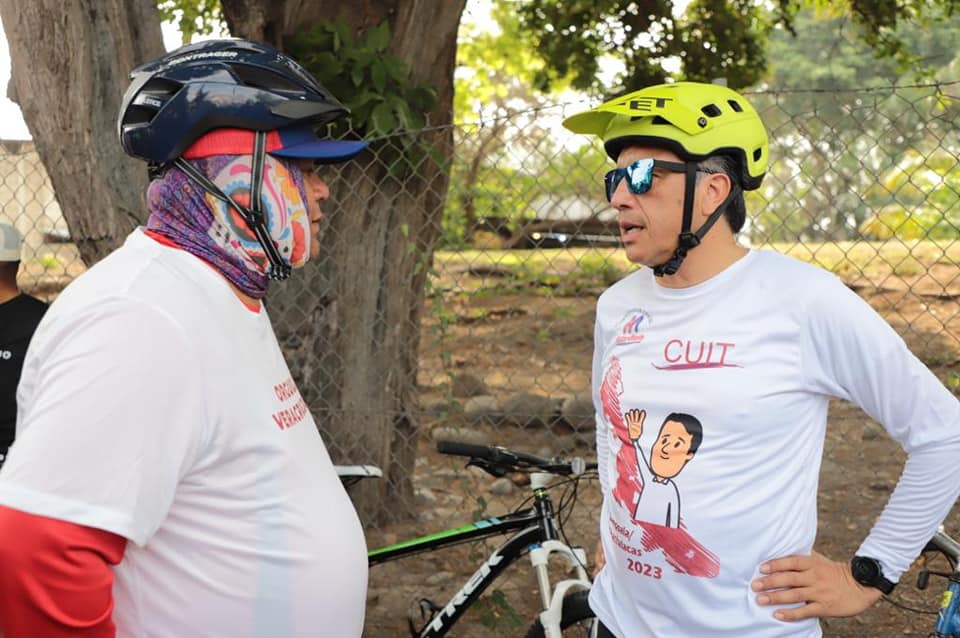 Eric Cisneros acompaña a gobernador Cuitláhuac García en rodada familiar