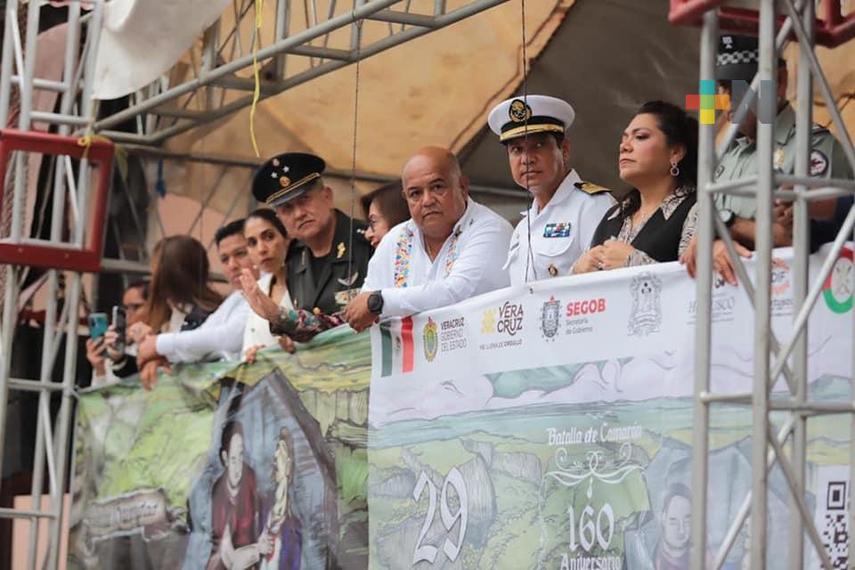 En Huatusco, Eric Cisneros presidió desfile en homenaje a caídos en la Batalla de Camarón
