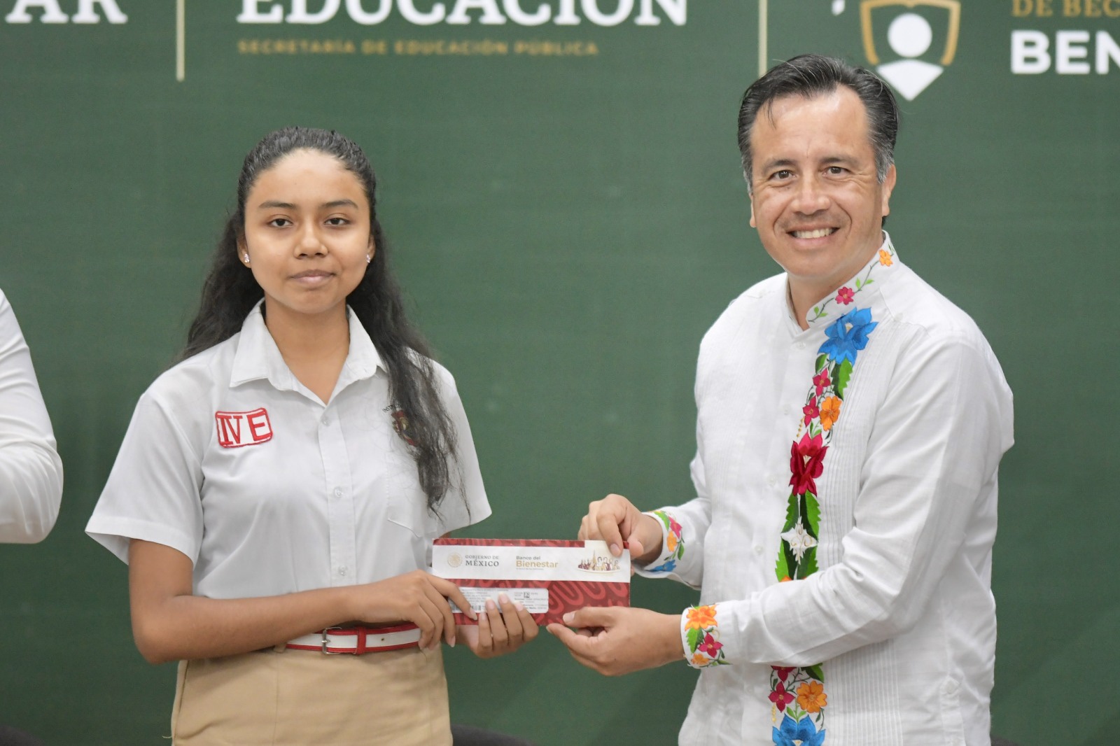 En cuatro años, gobierno ha invertido 23 mdp en beneficio de estudiantes veracruzanos