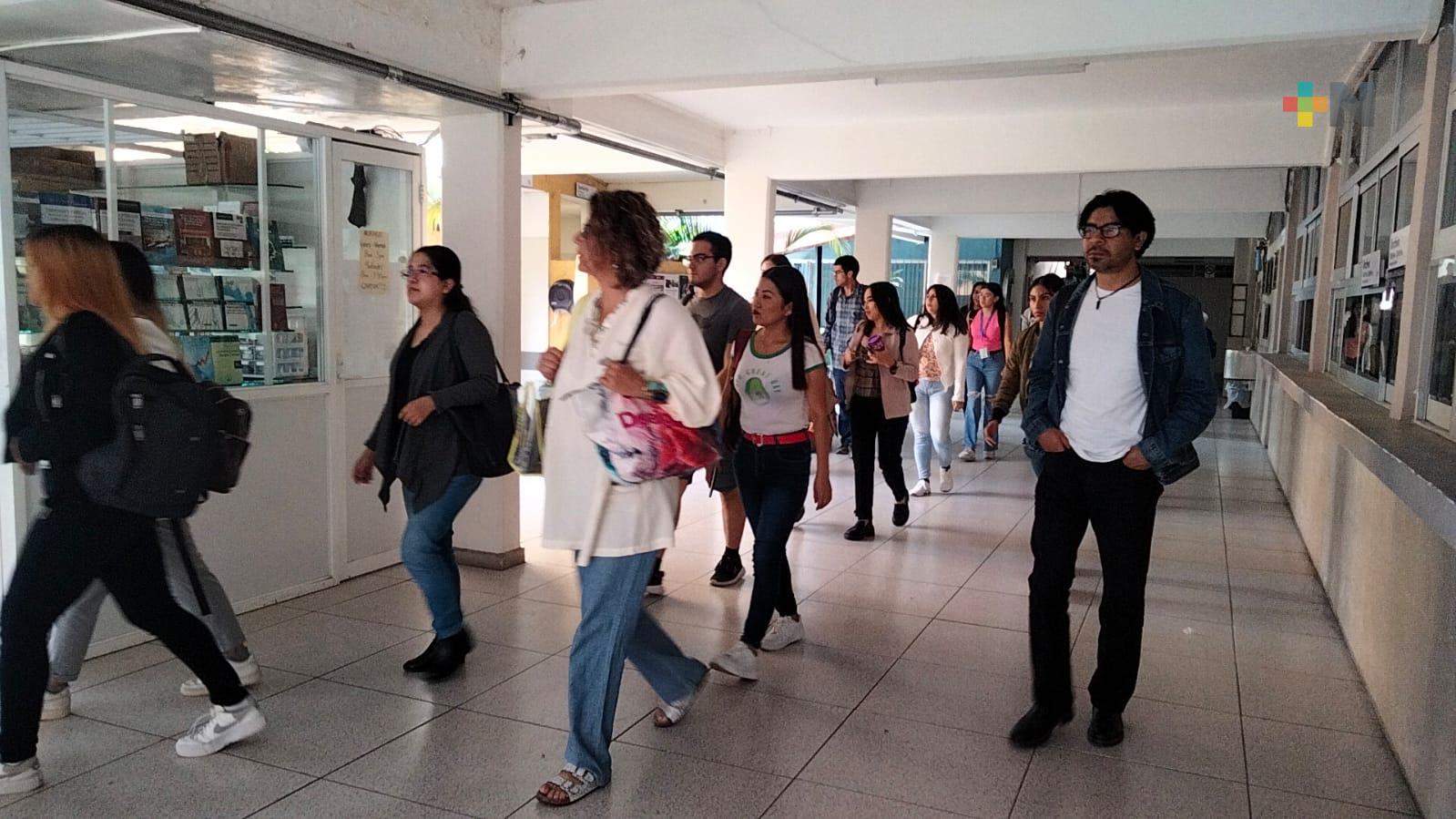 Fundación UV continúa apoyando a jóvenes en su formación académica