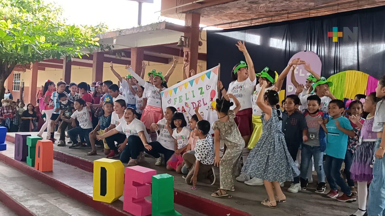 Adelantan festejo del «Día del Niño» en escuelas de Martínez de la Torre
