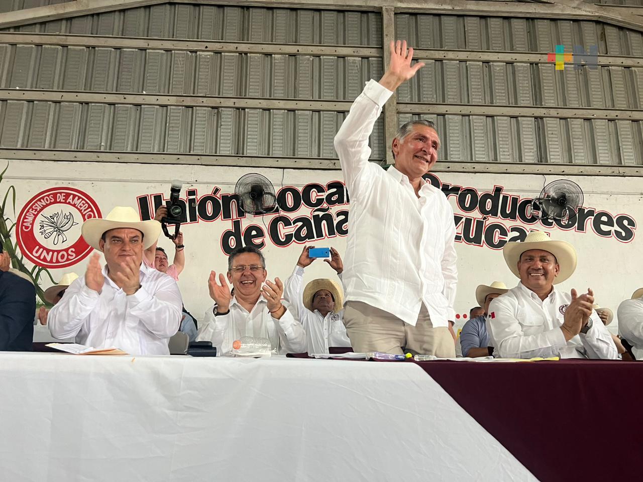 Todo el apoyo a cañeros, expresó Adán Augusto López en Carlos A. Carrillo