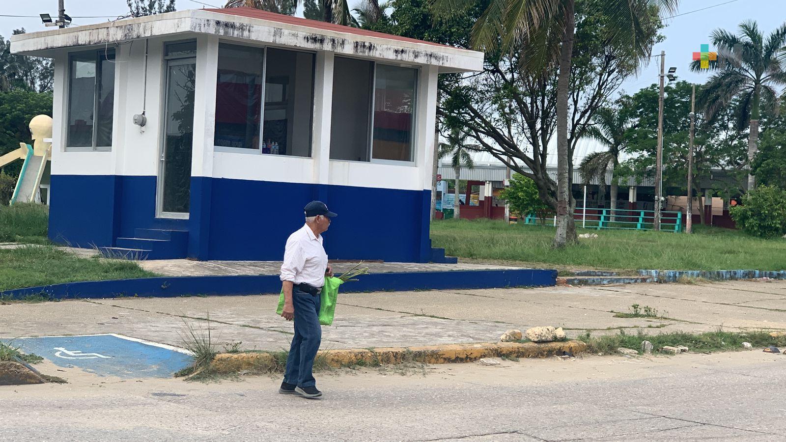 Policía municipal de Coatza recupera caseta de vigilancia y repone su funcionamiento
