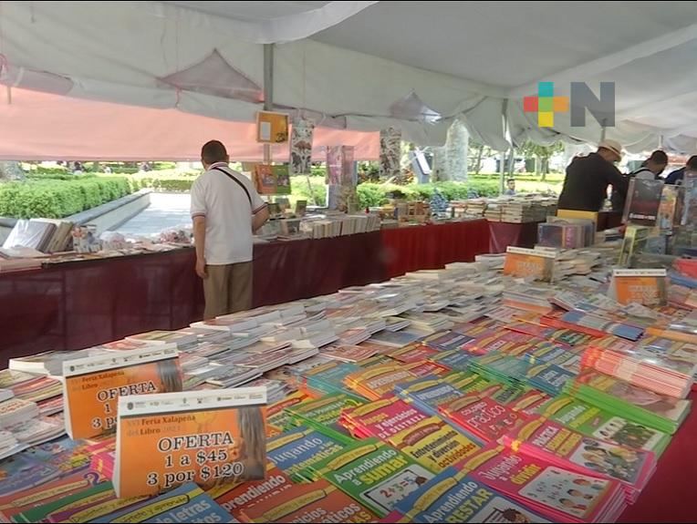 Continúa en parque Juárez Feria Xalapeña del Libro 2023