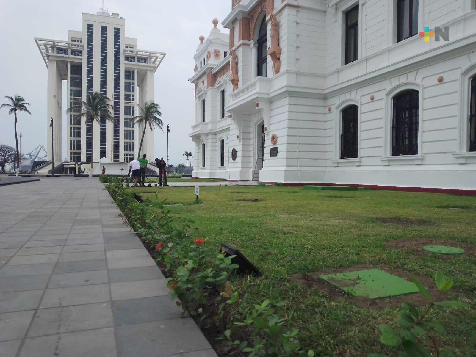 Remozan faro Venustiano Carranza de Veracruz para aniversario de la defensa del puerto