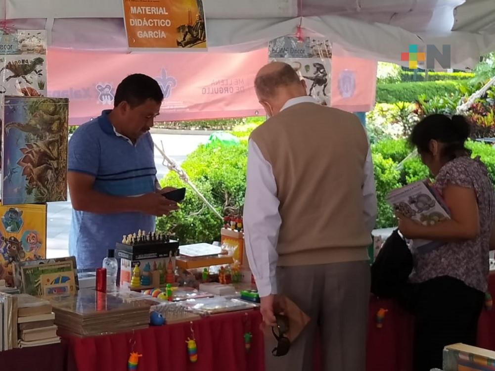 Feria Xalapeña del Libro hasta el 23 de abril en parque Juárez
