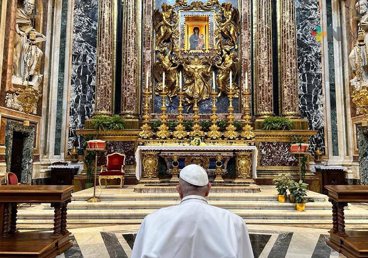 El Papa Francisco celebra la resurrección del Señor al lado de 45 mil fieles