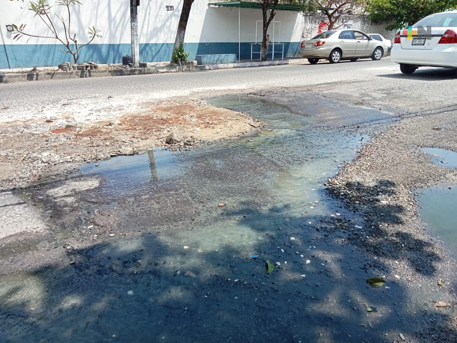 Colonos de Boca del Río se quejan por fuga de aguas negras sin atención