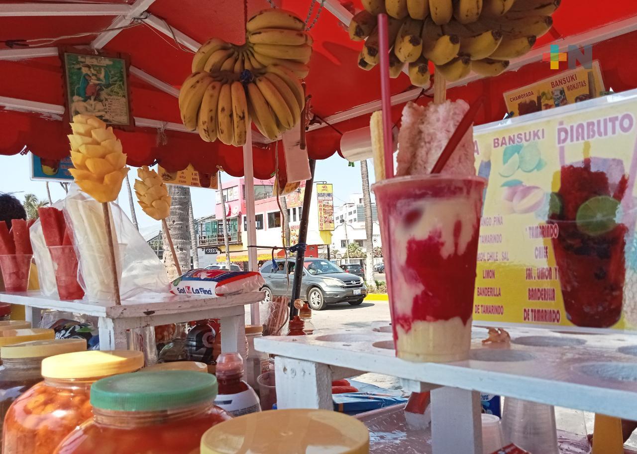 Turistas disfrutan las tradicionales «glorias» para combatir el calor
