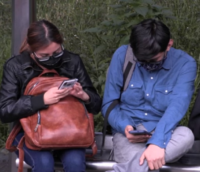 Redes sociales representan riesgos para la salud mental de niños y adolescentes