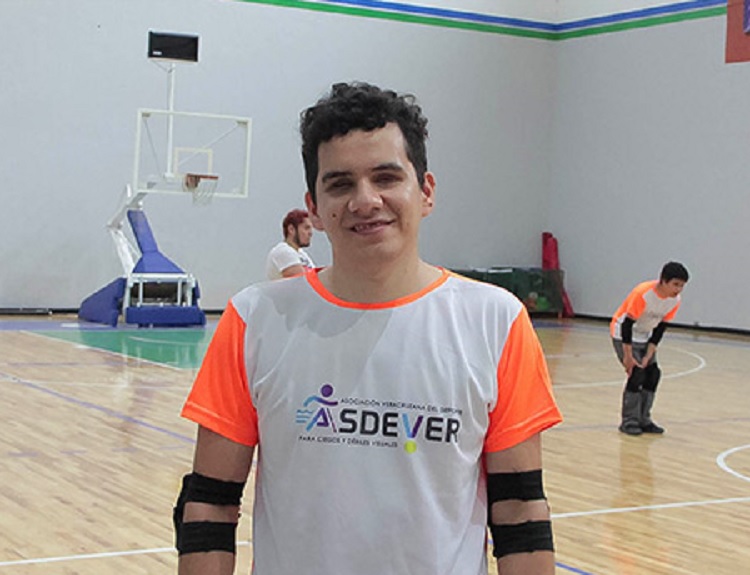 Estudiante creó club deportivo para personas con discapacidad visual