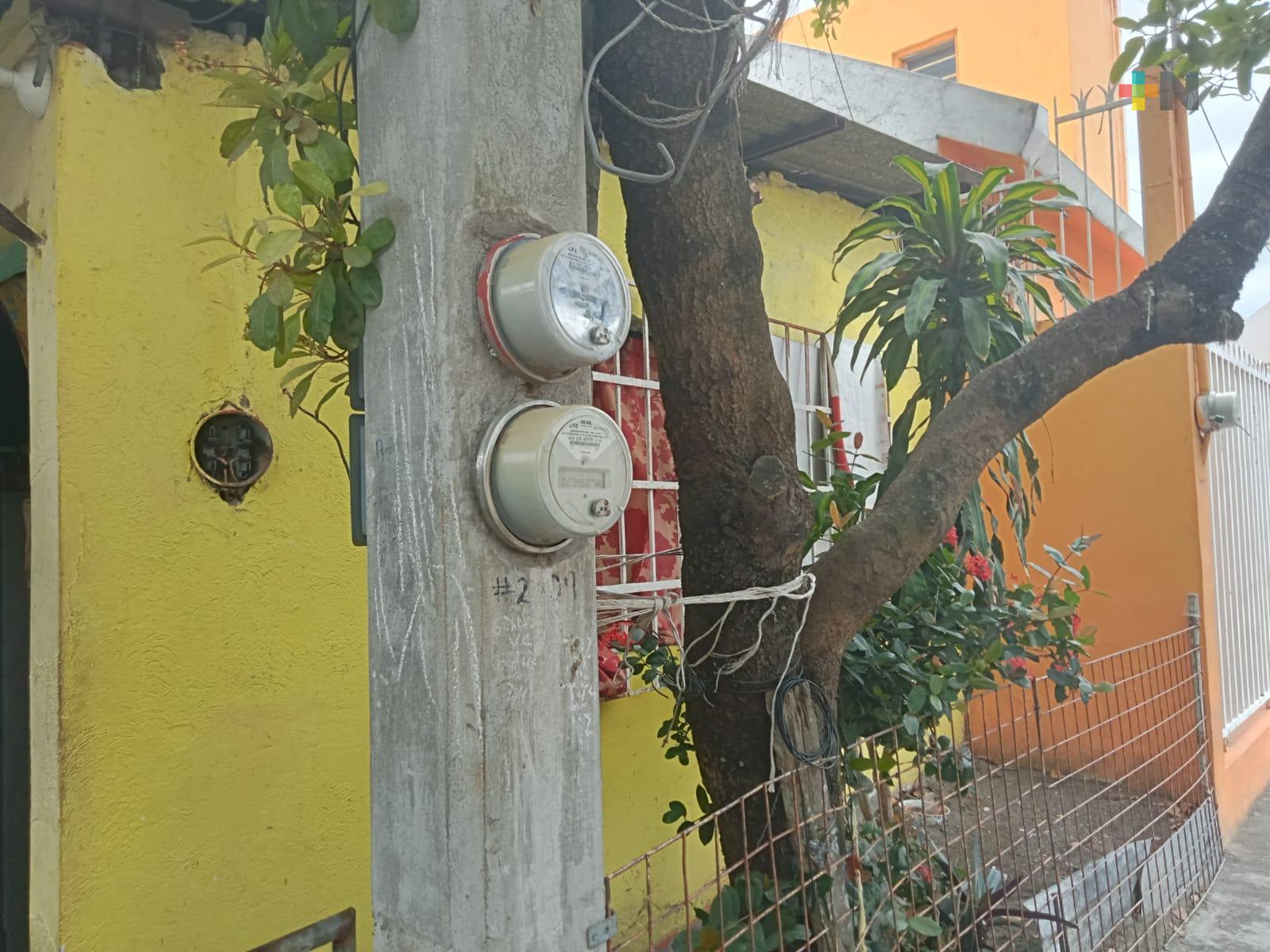 Habitantes de colonia Pocitos y Rivera de Veracruz puerto se quejan por falta de luz