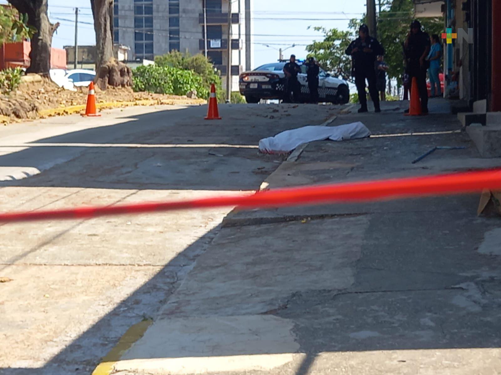 Pintor muere al caer de edificio en centro de Coatzacoalcos