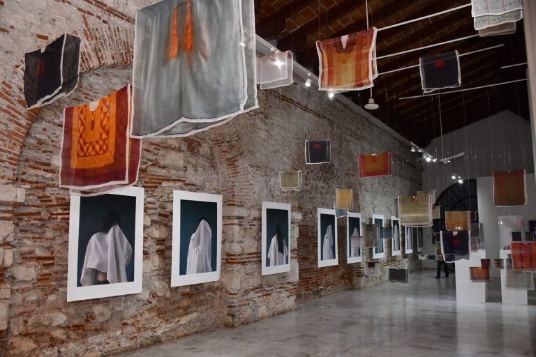 La exposición ReVisita al Museo del Imaginario continúa en exhibición en el Centro Cultural Atarazanas