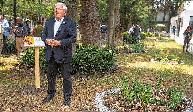 Inauguran jardín-huerto para abonar a la conservación de polinizadores y flores nativas