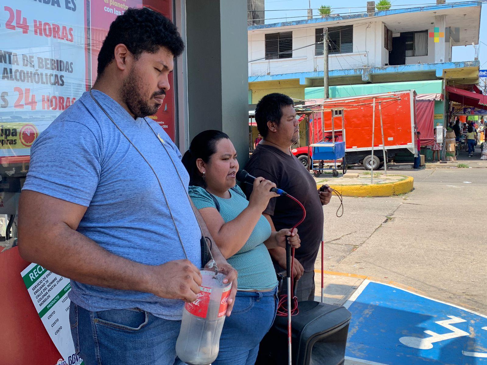 Trío de invidentes forman parte del mapa sonoro de Coatzacoalcos