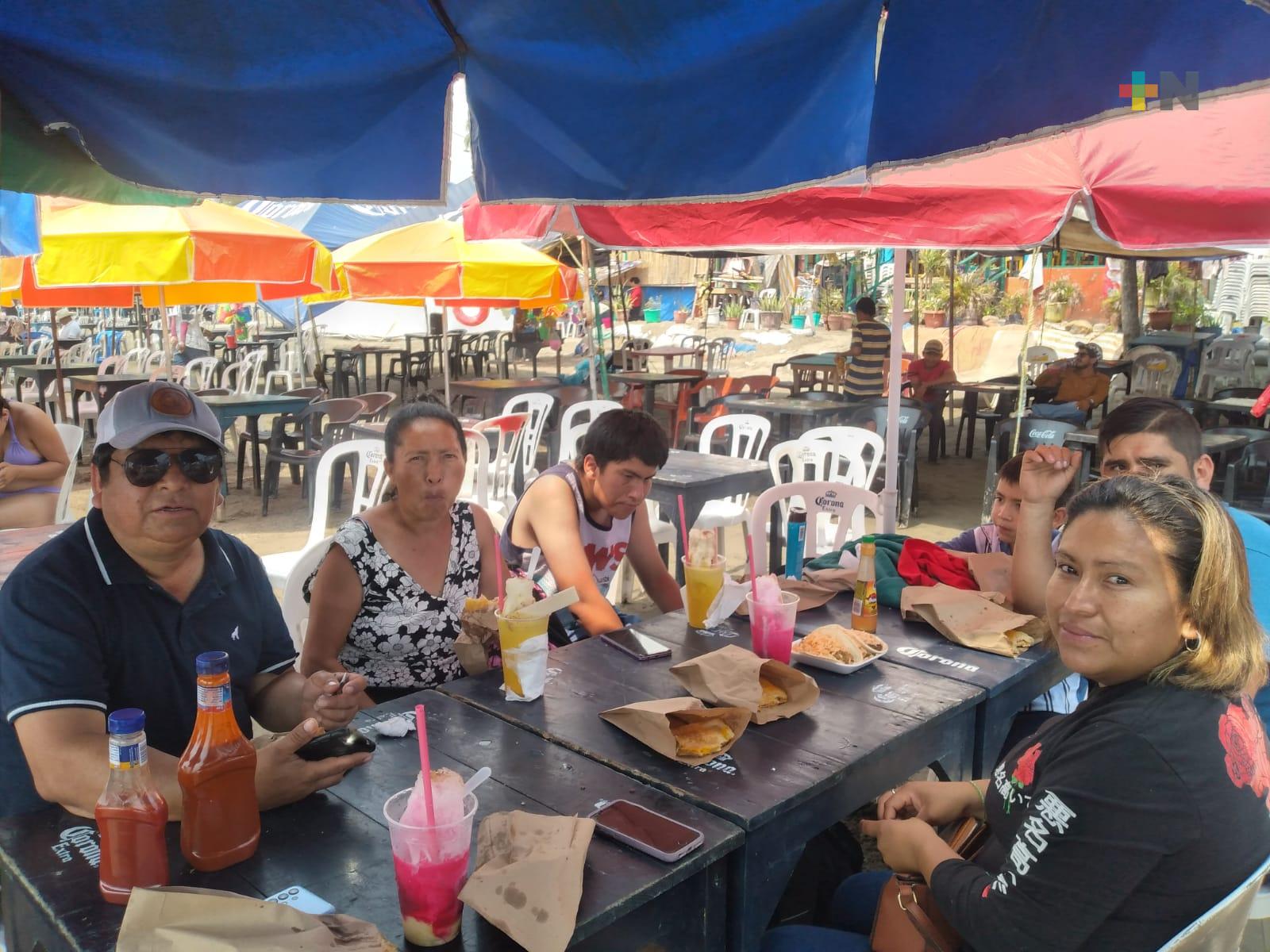 Siguen llegando paseantes a Veracruz puerto en la semana de Pascua