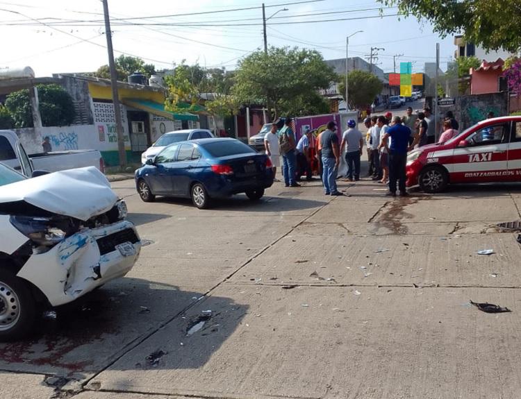 Un menor y dos adultos lesionados, saldo de accidente en Coatzacoalcos