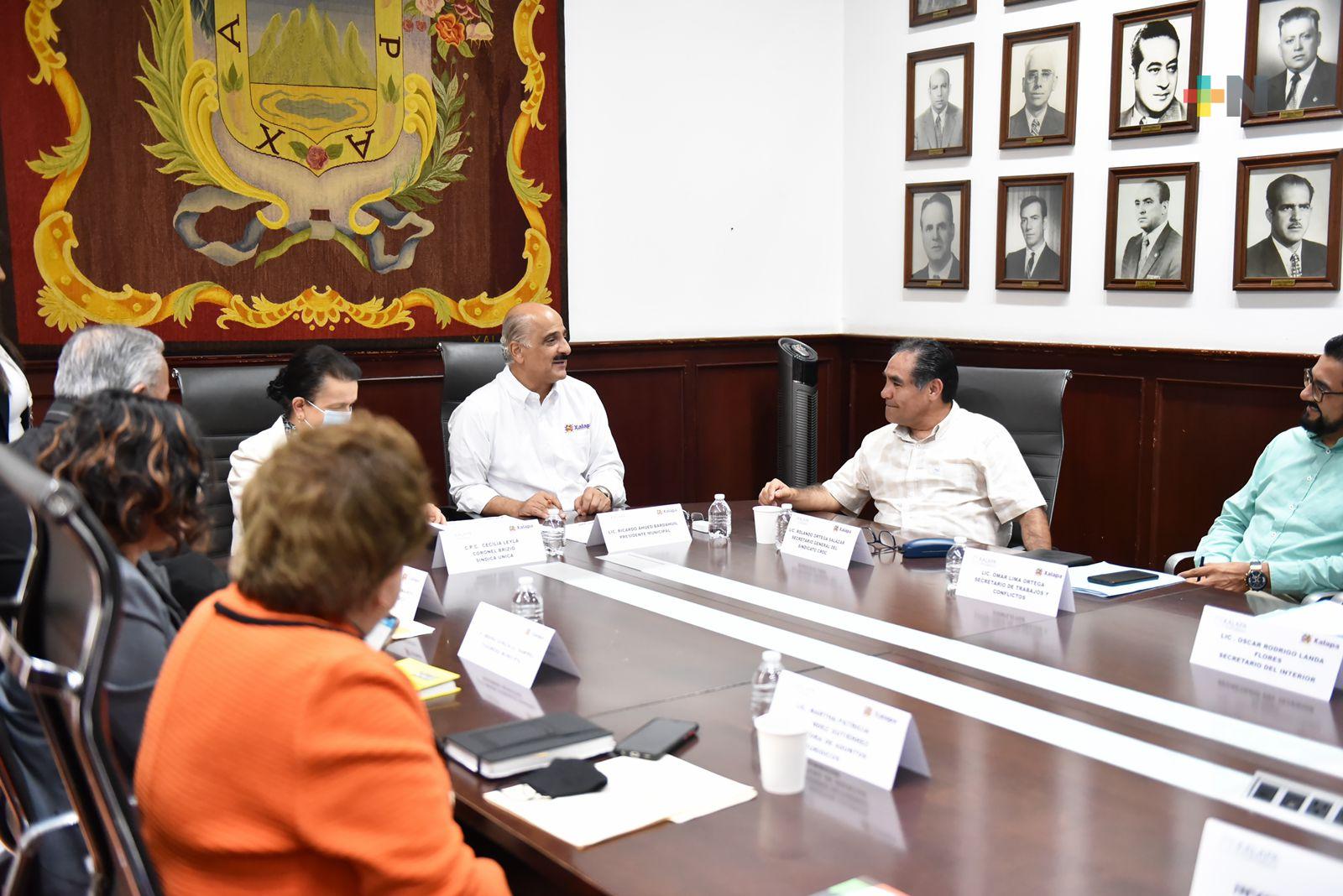 Signan Ayuntamiento y sindicato mayoritario convenio en beneficio de la base trabajadora