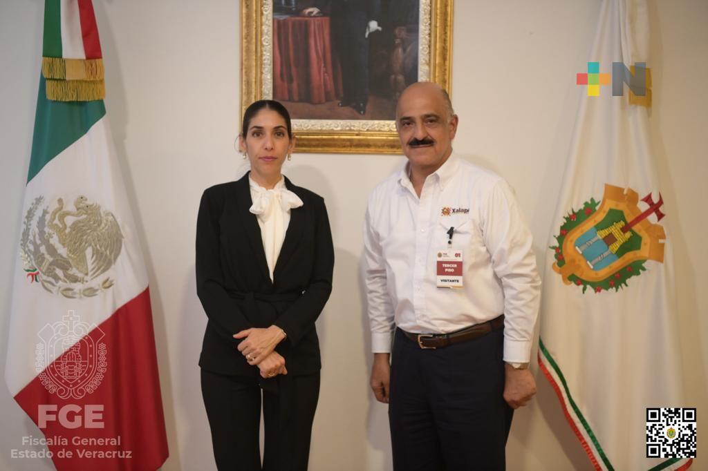 Fiscal general se reúne con el alcalde de Xalapa, Ricardo Ahued Bardahuil