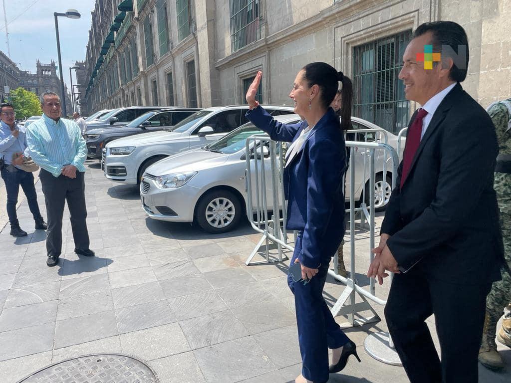 Acude gobernador Cuitláhuac García a reunión de seguridad en Palacio Nacional