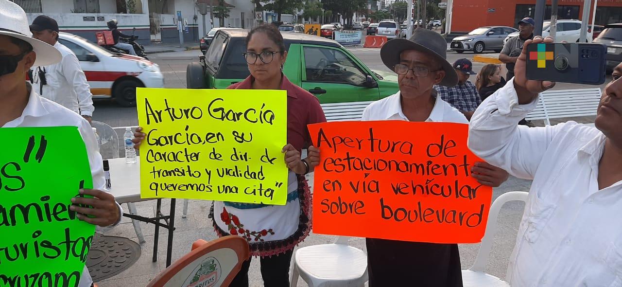 Se manifiestan palaperos por operativos de Tránsito Municipal de Veracruz