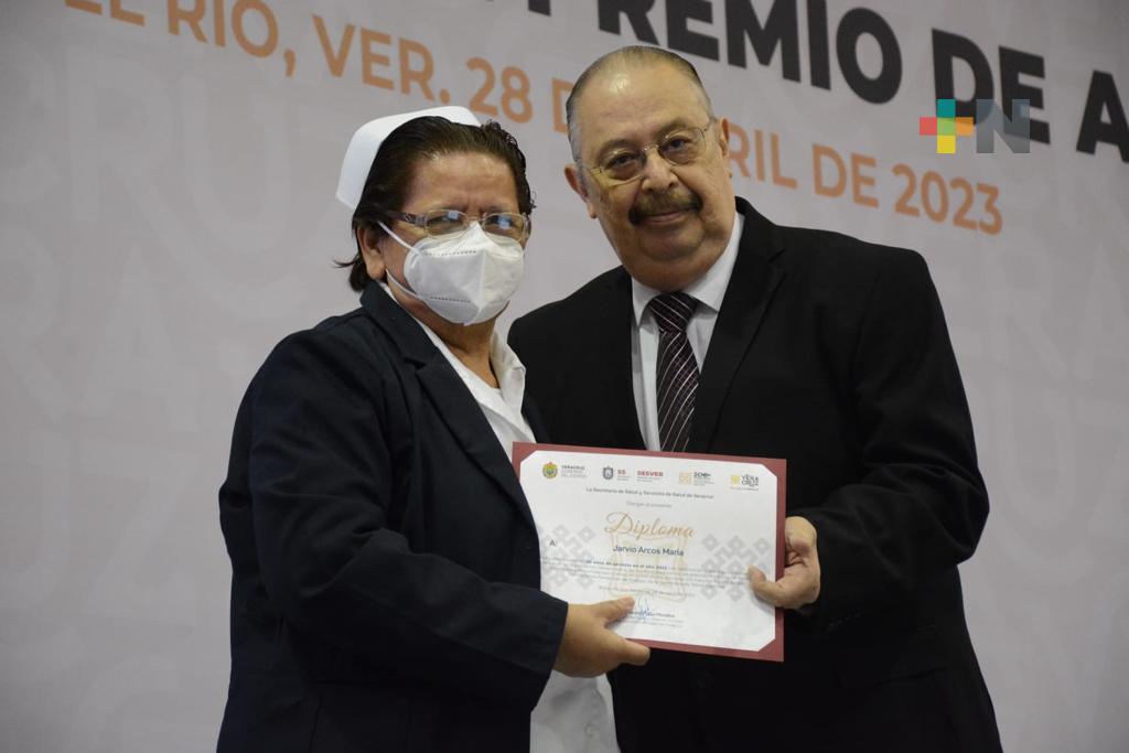 Mil 175 trabajadores de la salud son reconocidos por su trayectoria