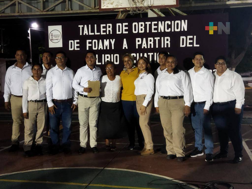 Estudiantes hacen productivo al lirio y elaboran «foamy»