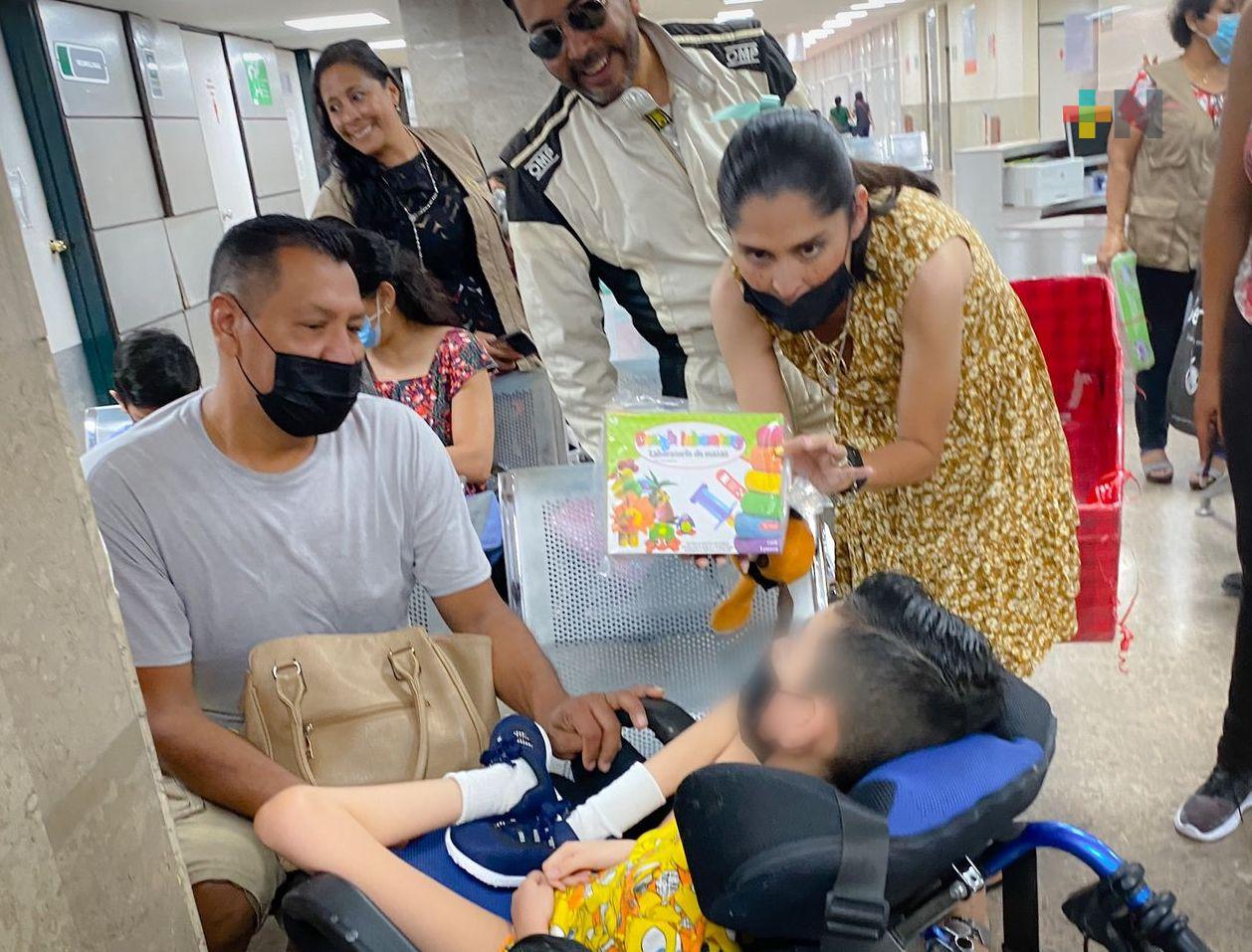 Altruistas regalan juguetes y generan sonrisas a niños y niñas, en hospitales