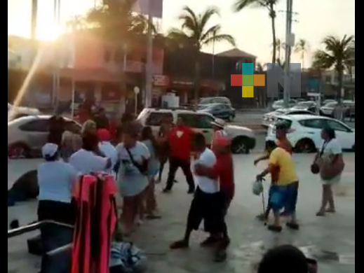 Se registra pelea entre turistas y palaperos de playa Villa del Mar