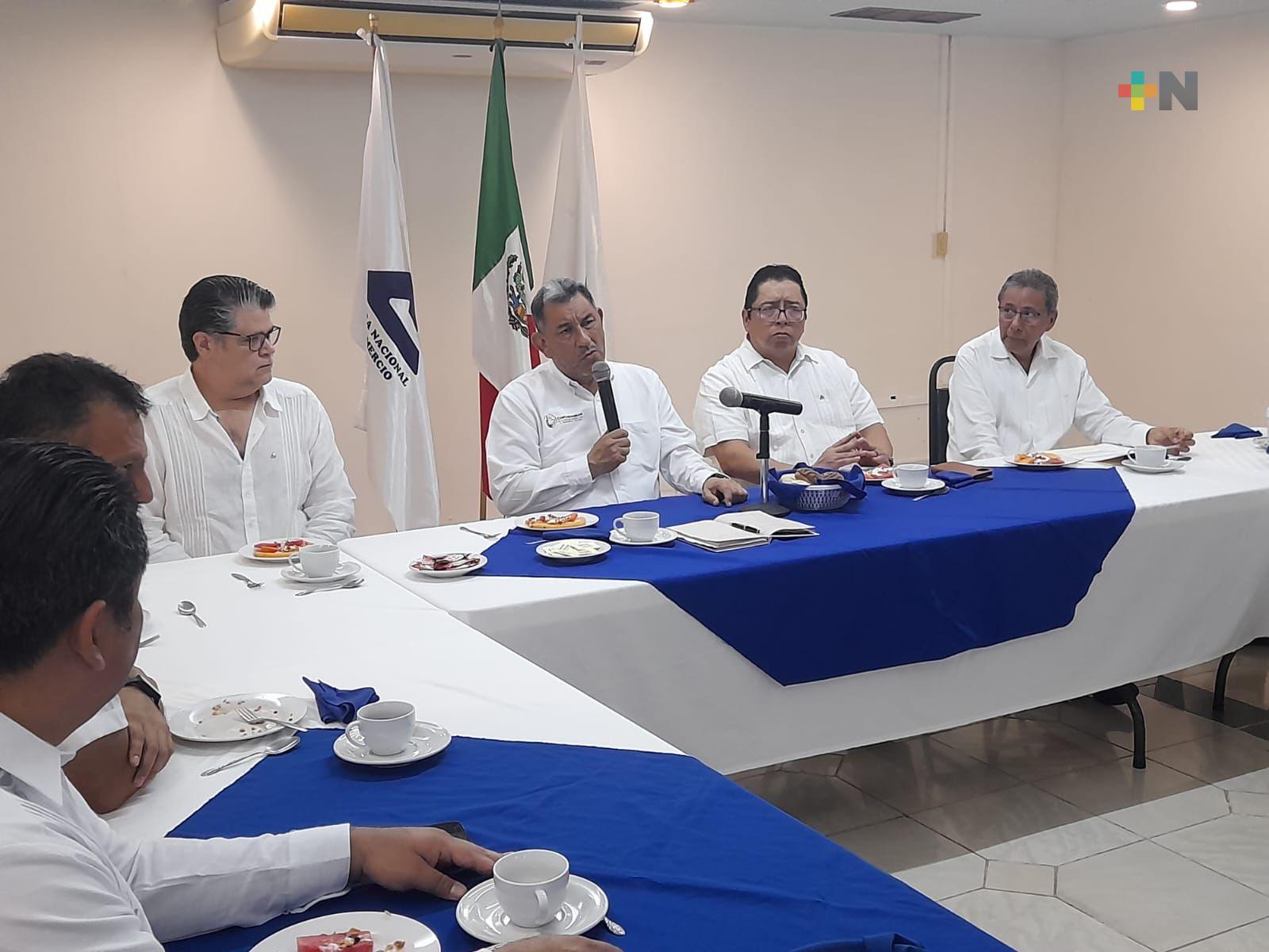 Buscan Canaco y autoridades de Coatza ligero aumento en licencias comerciales