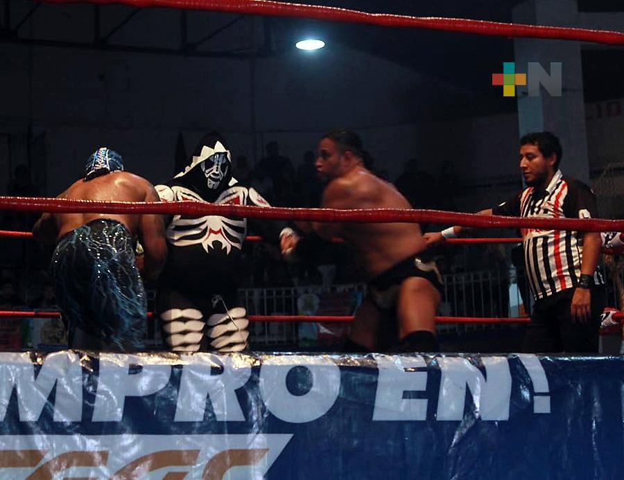 Triunfal reaparición de L. A. Park en la Arena Xalapa