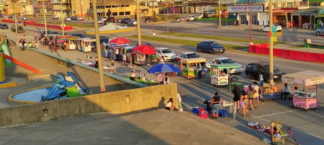 Visitantes llegan a playas del municipio de Coatzacoalcos