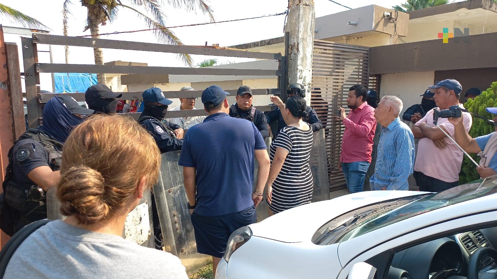 Desaloja SSP predio, supuestamente, del padre de Karime Macías