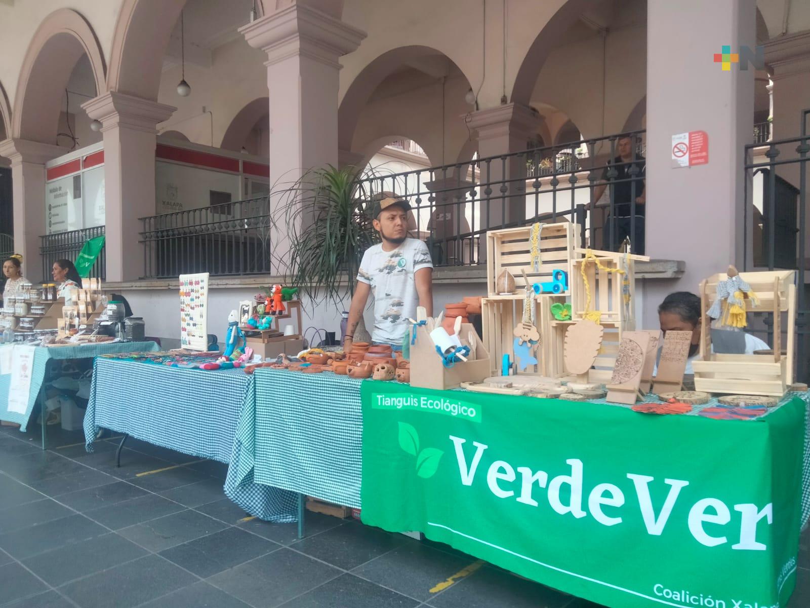 Tianguistas agroecológico VerdeVer ofrecen sus productos en Xalapa