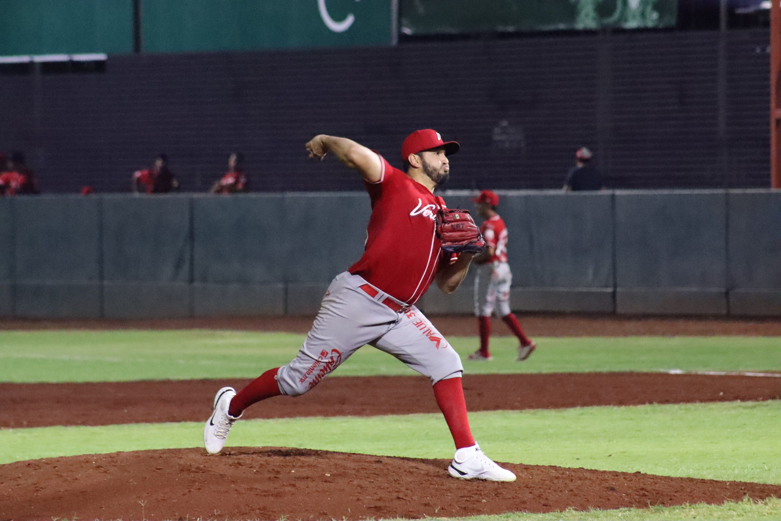 El Águila gana por pizarra de 8-2 y barre a Campeche