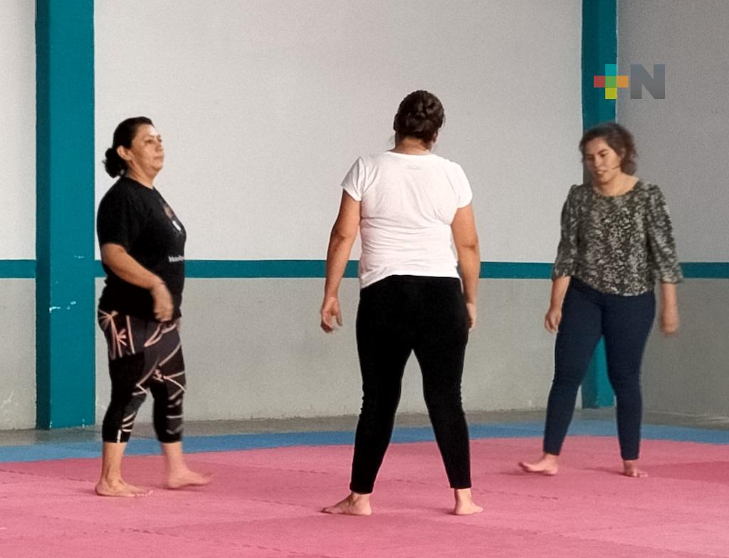 Brindan curso de lucha y defensa personal krav magá, en Banderilla