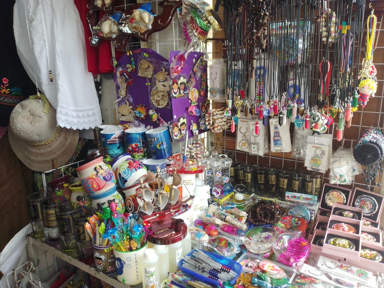 Hasta 50% suben ventas del mercado de artesanías de Veracruz en fin de semana