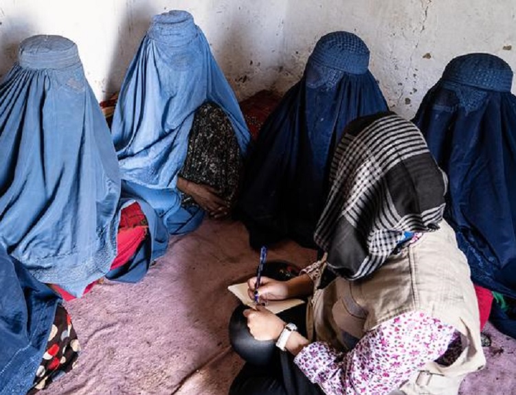 Prohibir a mujeres afganas trabajar con la ONU es ilegal