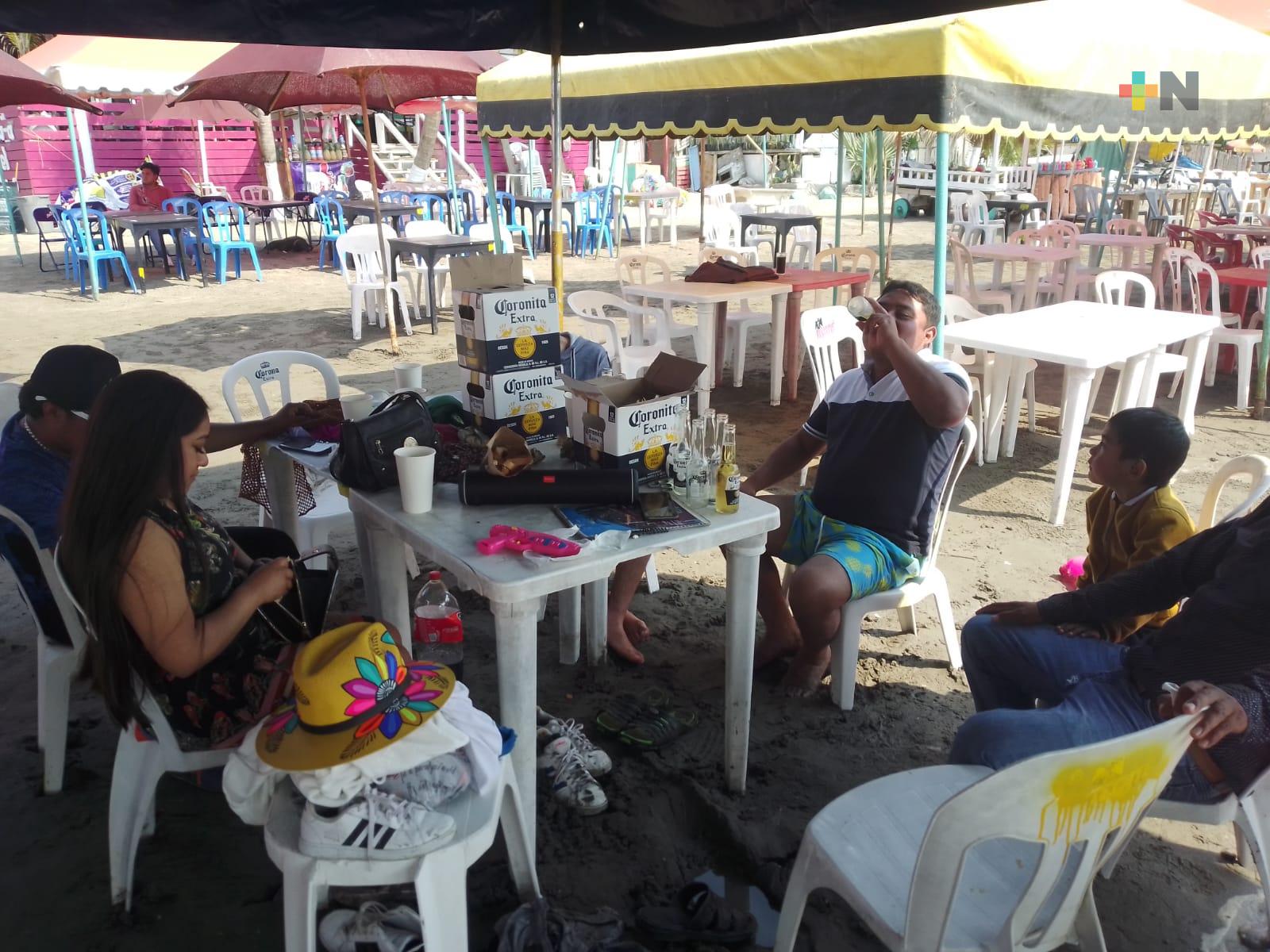 Altos costos en alimentos y bebidas en playa Villa del Mar de Veracruz, confirman turistas