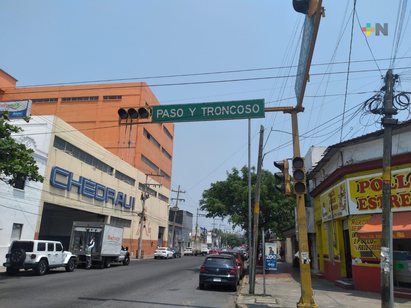 Sin funcionar semáforos en avenida 20 de Noviembre esquina Paso y Troncoso, en Veracruz puerto