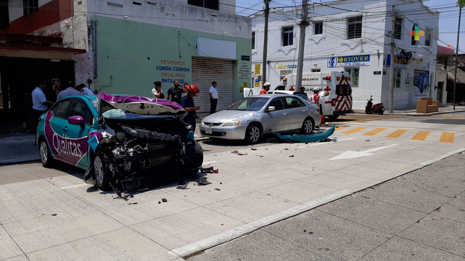 Dos personas lesionadas y tres automóviles dañados dejó accidente en  colonia Flores Magón de Veracruz