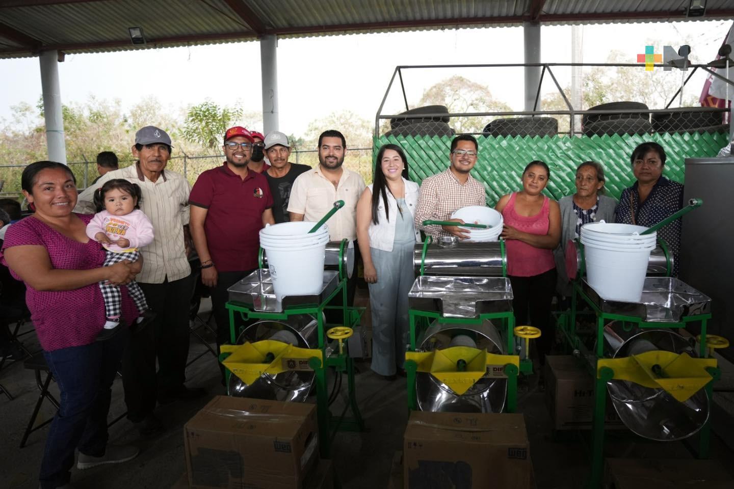 Entrega gobierno de Emiliano Zapata apoyos de vivienda a familias vulnerables