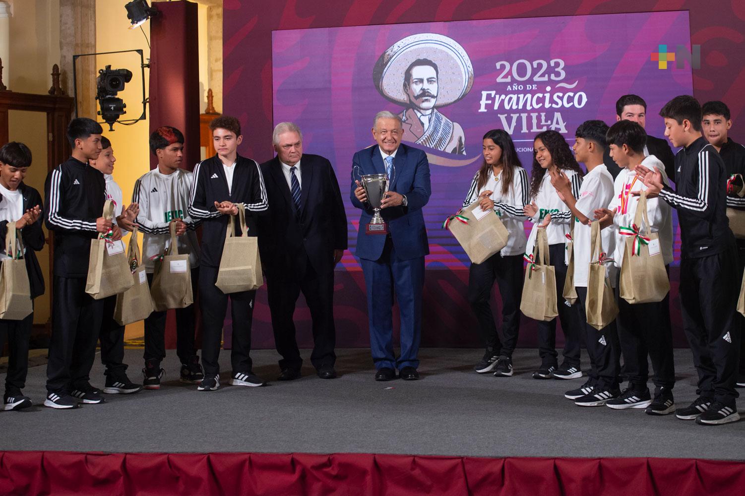 Presidente celebra a niñas y niños mexicanos campeones en torneo de futbol en España