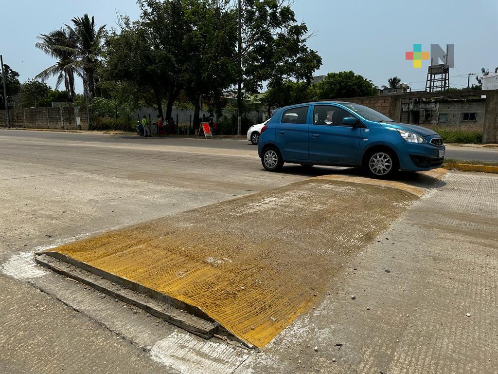 Colocan nuevos topes sobre avenida de Coatzacoalcos