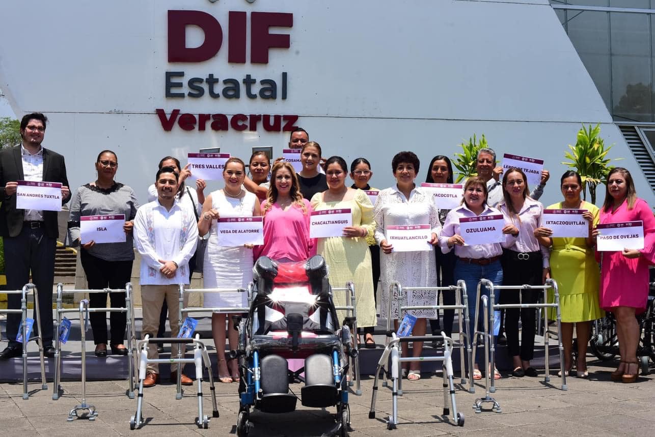 DIF Estatal entrega auxiliares auditivos y aparatos funcionales a personas vulnerables