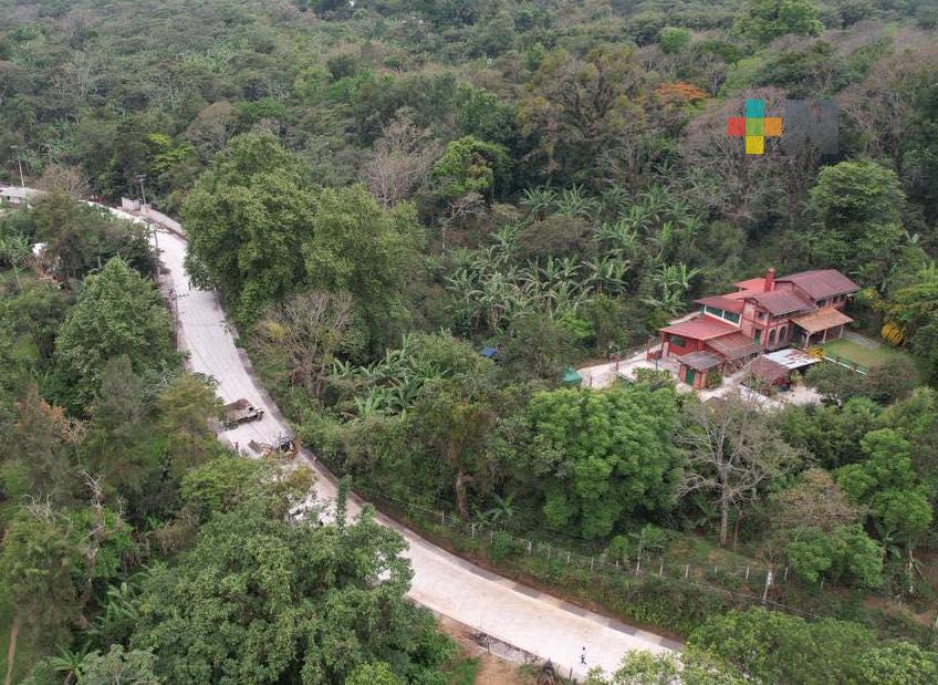 Gobernador supervisa avances de pavimentación hidráulica en San Marcos, localidad de Xico