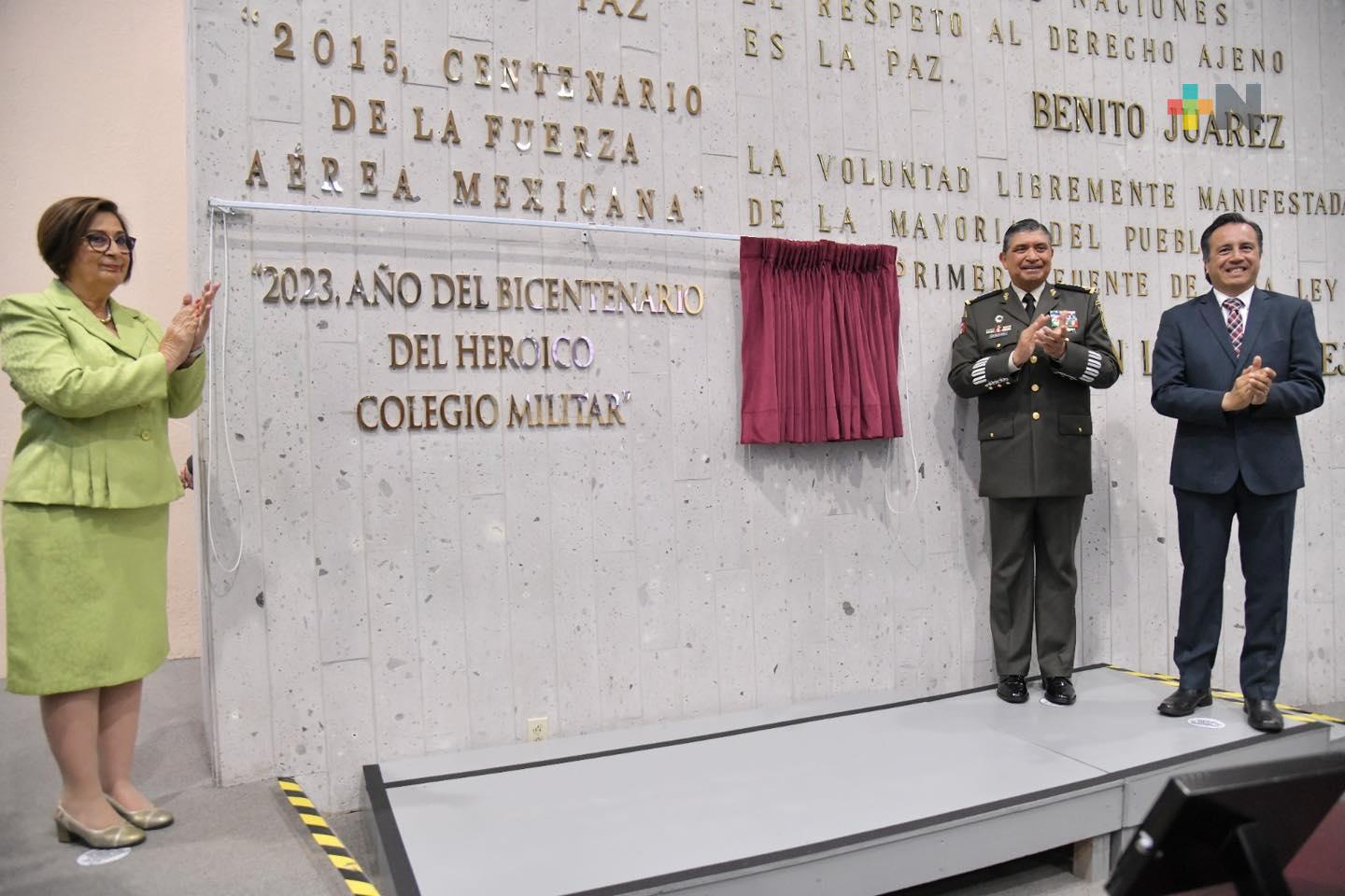 Celebran poderes de Veracruz el bicentenario del Heroico Colegio Militar