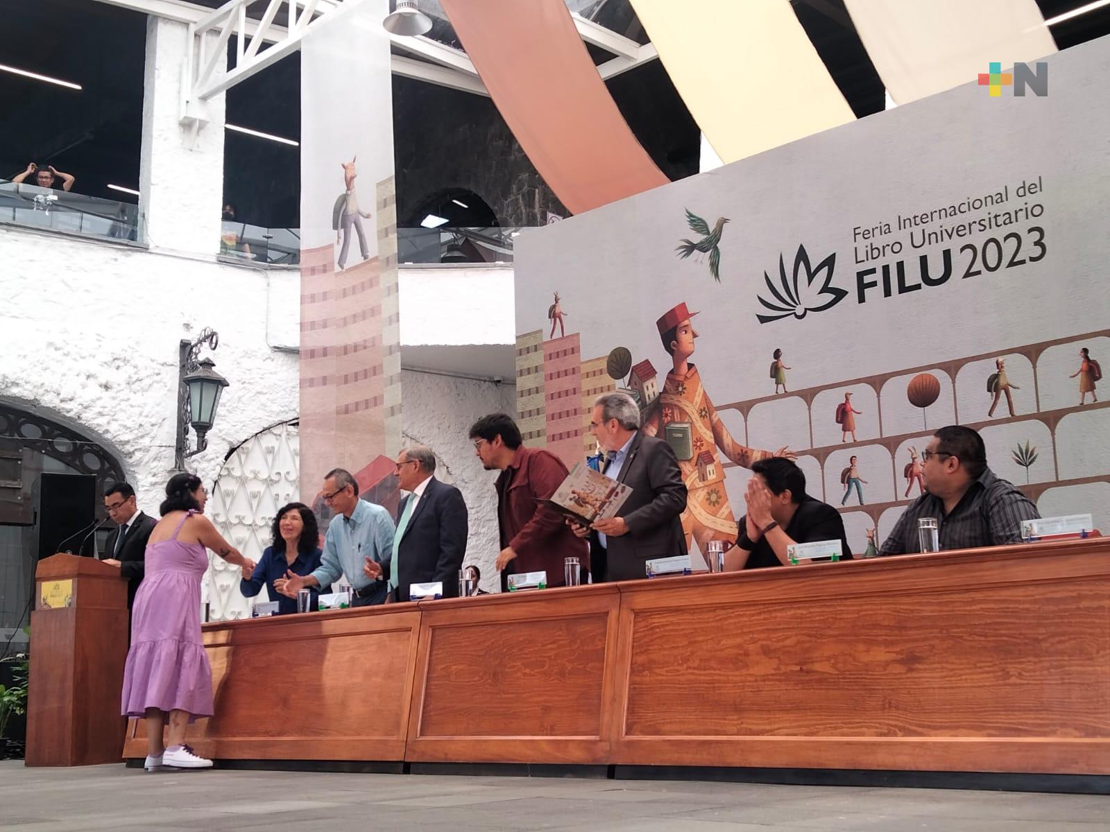 Entregan Premio Nacional al Estudiante Universitario