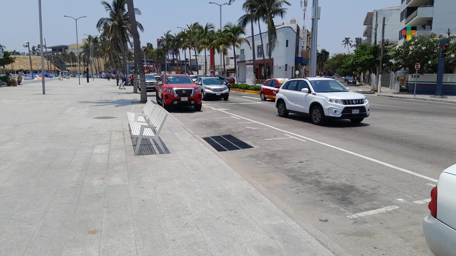 Prohíben a palaperos apartar lugares en playa del municipio de Veracruz